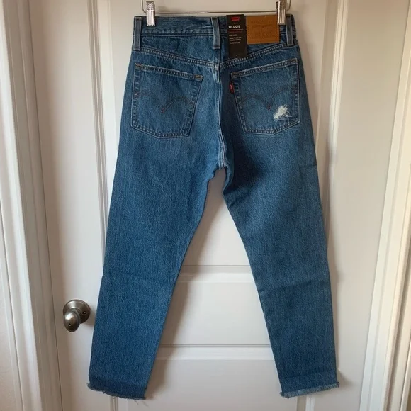 ⭐️ Levi’s wedgie fit icon in Athens Hera medium wash - Picture 6 of 8